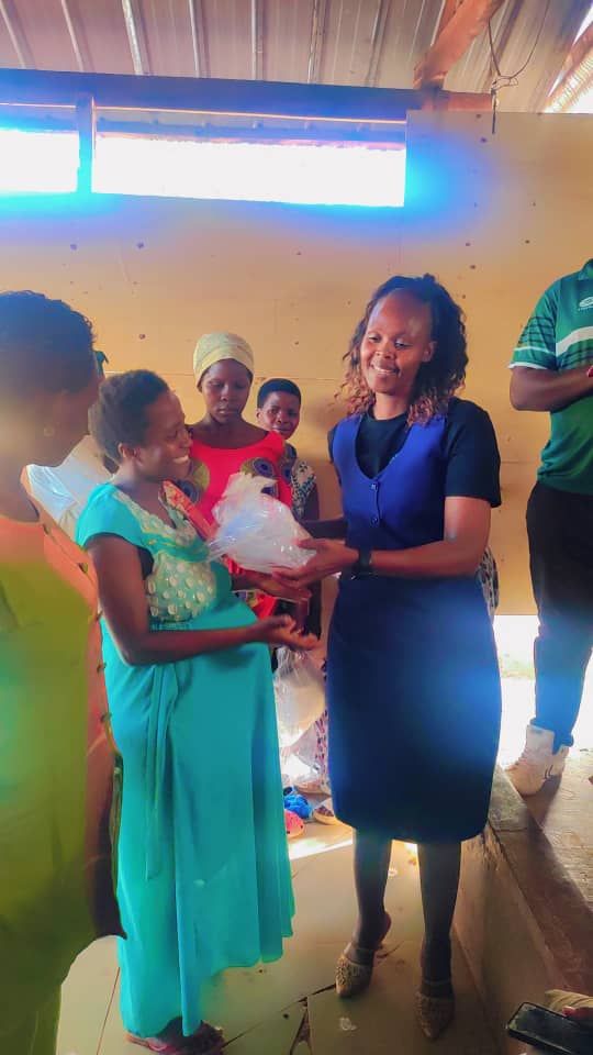 Mothers and children at a PhiphyMak community visit