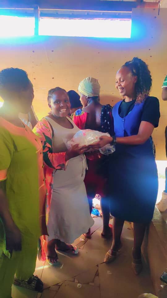 A mother receiving practical supplies from the PhiphyMak team